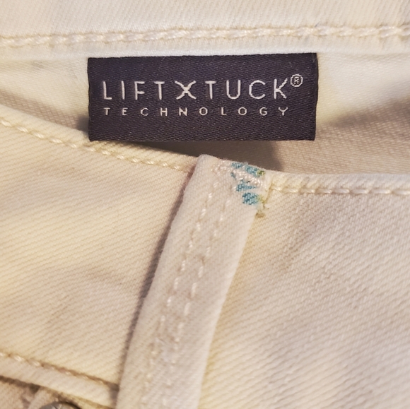 Capri Jeans & Long-Sleeve Sweater Set, (NYDJ & Loft) - Picture 10 of 14